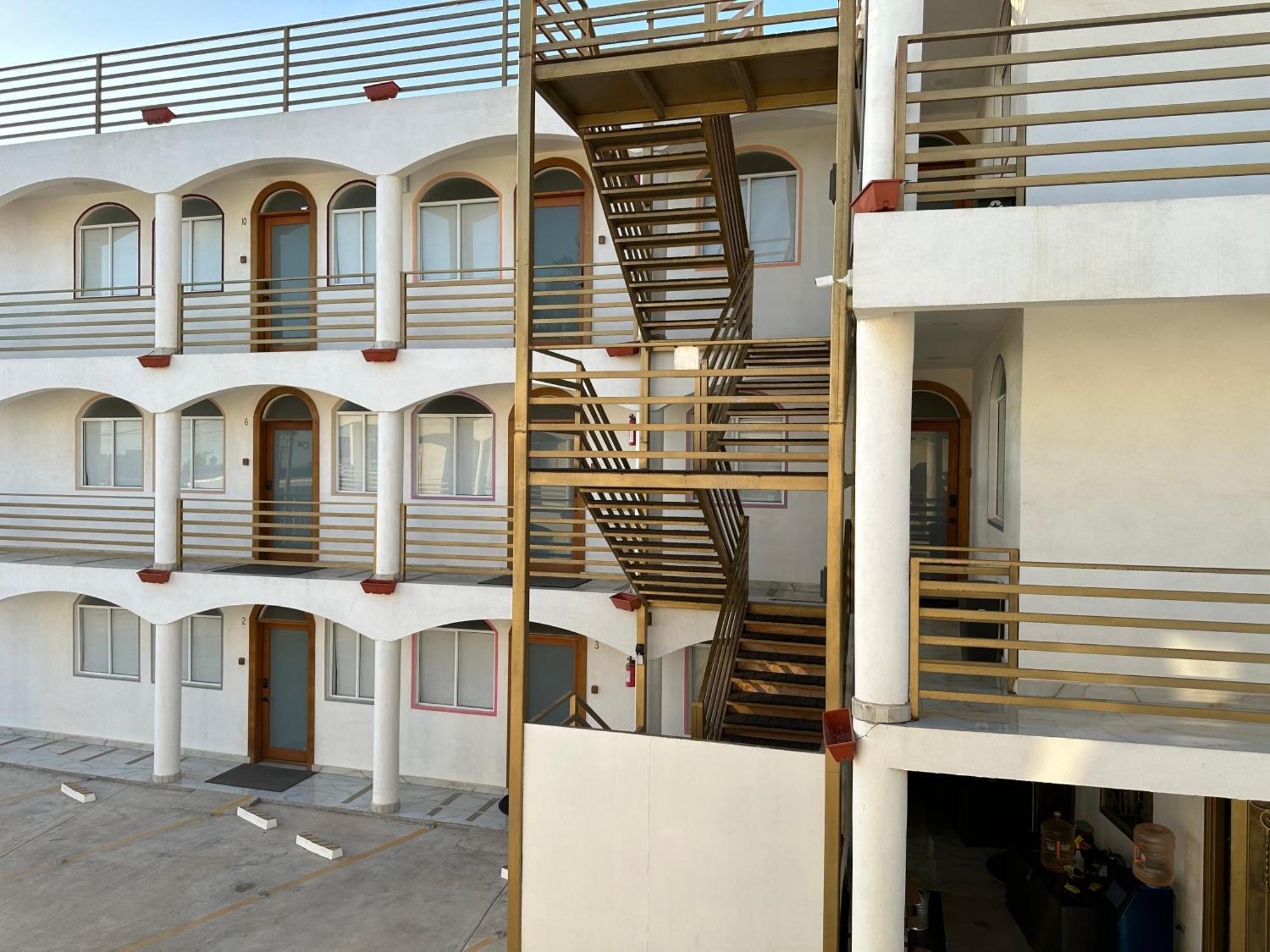 Las Mariposas Mini Suites Росарито Екстериор снимка